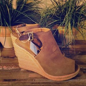 Suede Tan wedge sandals